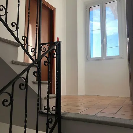 In Centro Ca' Leandro Vista Lierna
